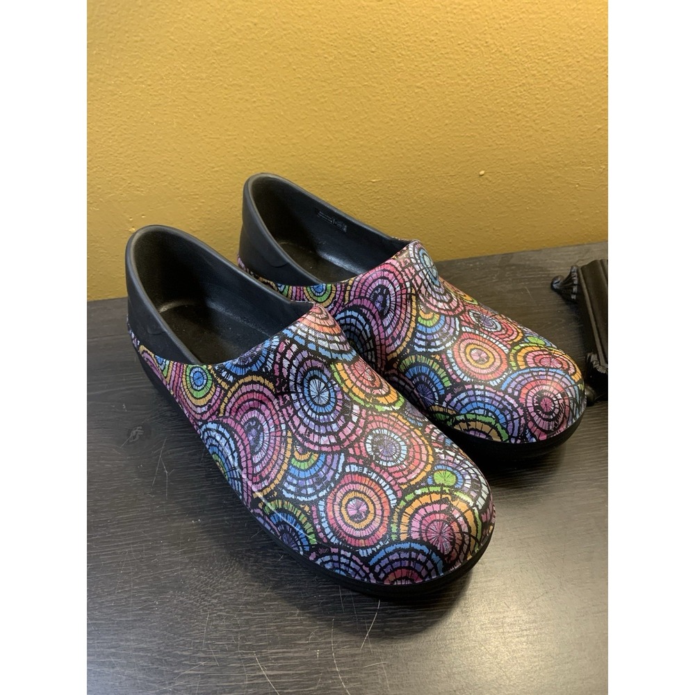 Crocs Nería Pro II Graphic Clogs Womens 10 Slip Resistant Work Shoes Black Multi